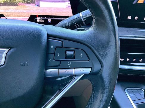 Used 2021 Cadillac Escalade Premium Luxury w/ LPO, Illumination Package AWD/4WD image 31