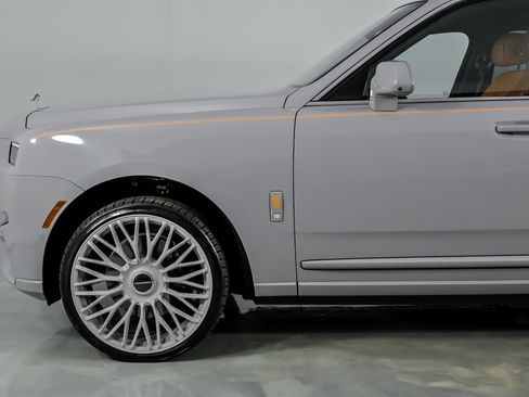 Used 2025 Rolls-Royce Cullinan image 7