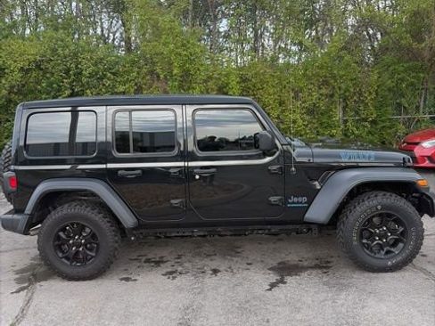 Used 2023 Jeep Wrangler Unlimited w/ Sun & Screen Package image 4