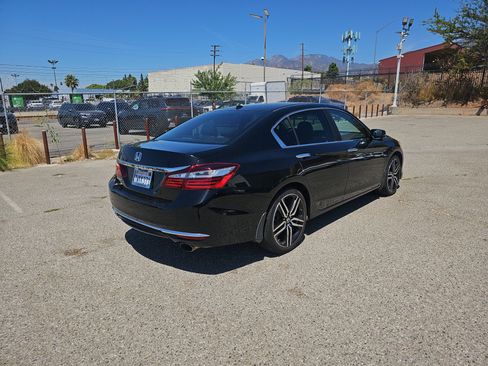 Used 2017 Honda Accord EX image 4