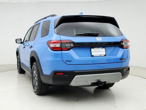 Used 2023 Honda Pilot TrailSport image 6
