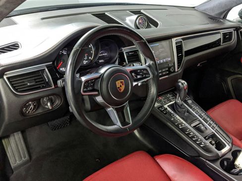 Used 2018 Porsche Macan Turbo image 21