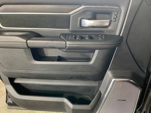 Used 2025 RAM 2500 Laramie AWD/4WD image 32