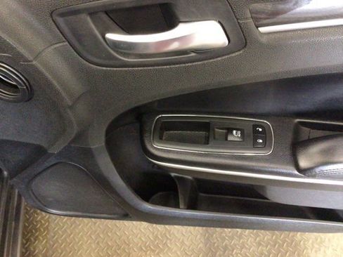 Used 2021 Chrysler 300 Touring RWD image 12