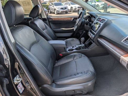Used 2017 Subaru Outback 2.5i Limited AWD/4WD image 8