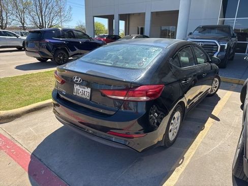 Used 2018 Hyundai Elantra SE image 8