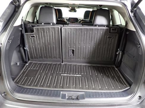 Used 2023 Toyota Highlander XLE AWD/4WD image 15