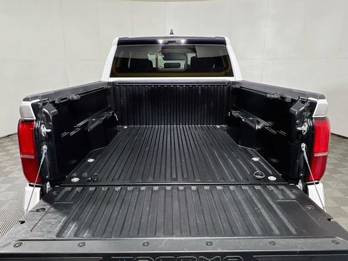 Certified 2024 Toyota Tacoma SR5 AWD/4WD image 22