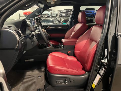 Used 2023 Lexus GX 460 Luxury w/ Sport Design Package image 9