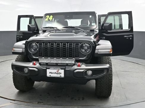 Used 2024 Jeep Wrangler Unlimited Rubicon w/ Convenience Group AWD/4WD image 42