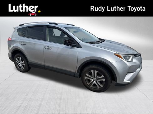 Used 2018 Toyota RAV4 LE AWD/4WD image 1