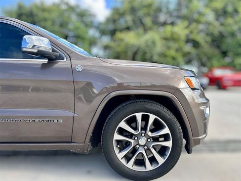 Used 2018 Jeep Grand Cherokee Overland AWD/4WD image 12