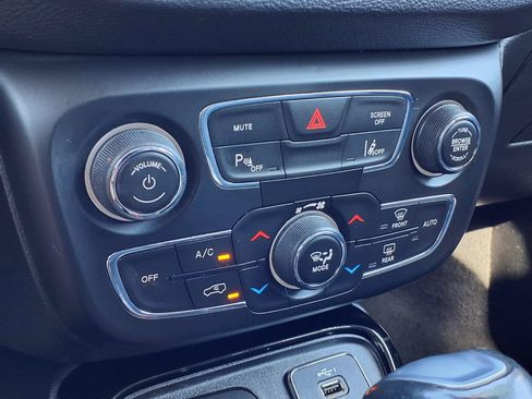 Used 2021 Jeep Compass Limited w/ Sun and Sound Group AWD/4WD image 13