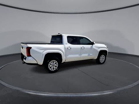 Certified 2025 Toyota Tacoma SR5 AWD/4WD image 8