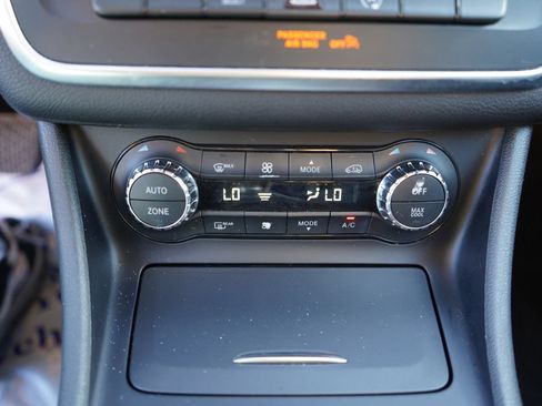 Used 2016 Mercedes-Benz GLA 250 image 12