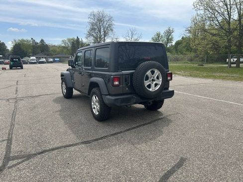 Used 2018 Jeep Wrangler Unlimited Sport S AWD/4WD image 6