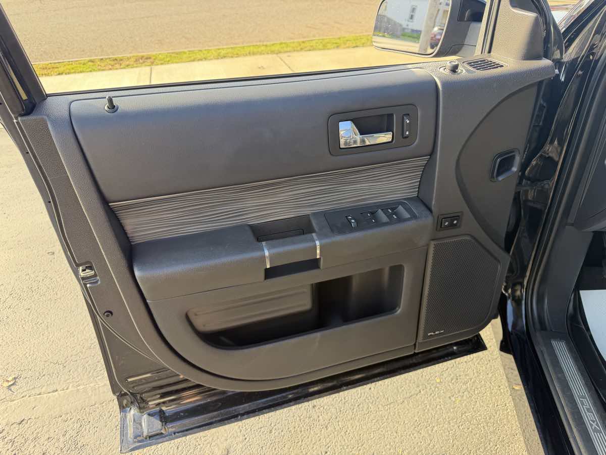 Used 2018 Ford Flex Limited w/ Equipment Group 303A AWD/4WD image 11