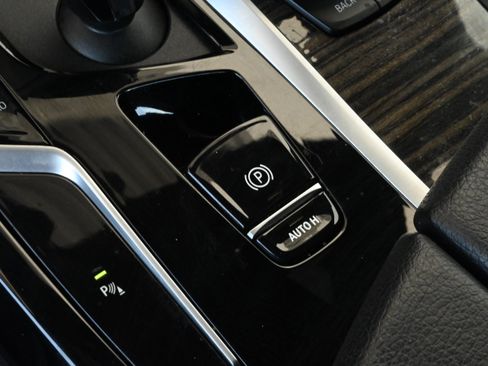 Used 2021 BMW M550i xDrive AWD/4WD image 36