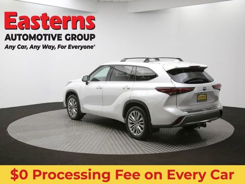 Used 2024 Toyota Highlander Platinum AWD/4WD image 70