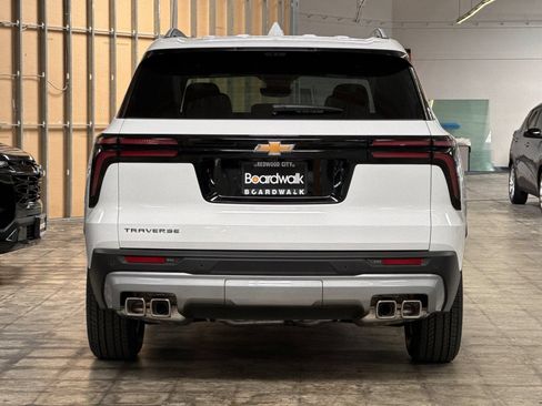 New 2026 Chevrolet Traverse LT w/ Driver Confidence Package FWD image 5