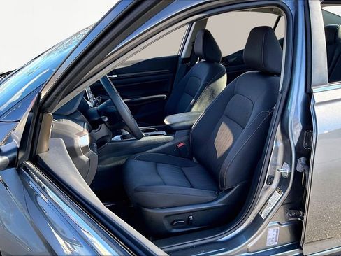 Used 2024 Nissan Altima 2.5 SV image 17