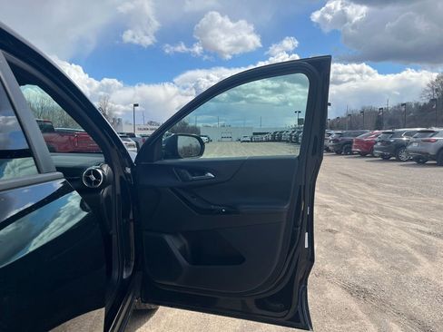 Used 2025 Chevrolet Equinox LT FWD image 33