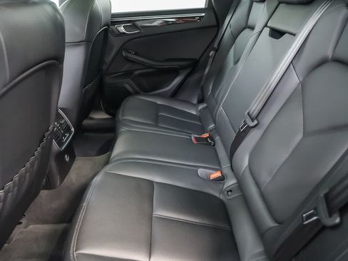Certified 2023 Porsche Macan S AWD/4WD image 23