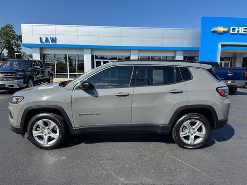 Used 2023 Jeep Compass Latitude image 8