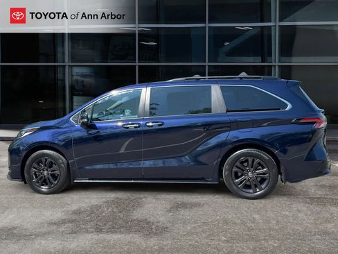 Used 2024 Toyota Sienna XSE w/ XSE Premium Package AWD/4WD image 10