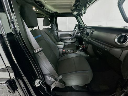 Used 2023 Jeep Wrangler Unlimited Rubicon 4xe image 28