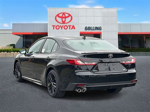 New 2026 Toyota Camry SE image 4