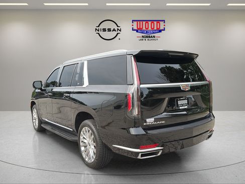 Used 2021 Cadillac Escalade ESV Premium Luxury AWD/4WD image 4