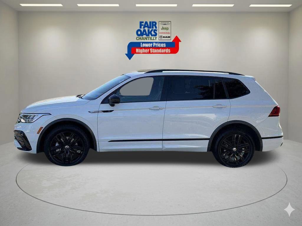Used 2022 Volkswagen Tiguan SE R-Line FWD image 11