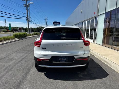 Certified 2025 Volvo XC40 B5 Core AWD/4WD image 4