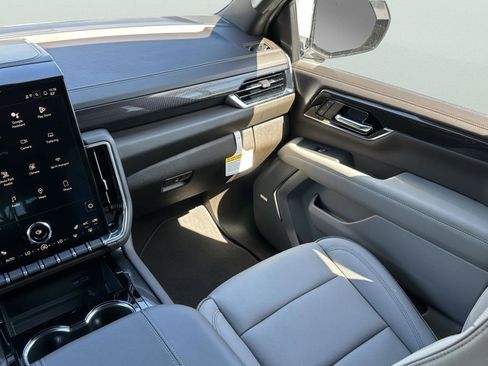 New 2026 GMC Yukon XL Elevation image 16