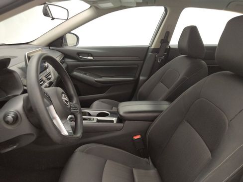 Used 2024 Nissan Altima 2.5 SV image 17