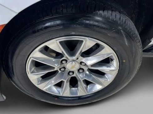 Used 2023 Chevrolet Suburban Premier image 22