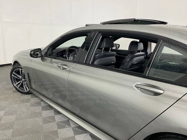 Used 2022 BMW 750i xDrive w/ Executive Package AWD/4WD image 38