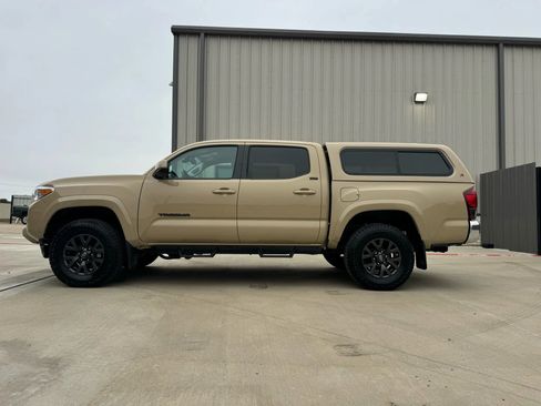 Used 2020 Toyota Tacoma SR image 8