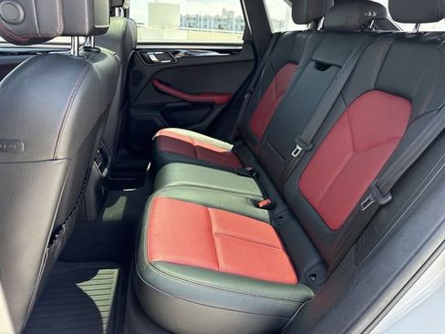 Used 2020 Porsche Macan AWD/4WD image 23