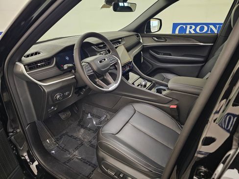 New 2025 Jeep Grand Cherokee Limited image 11