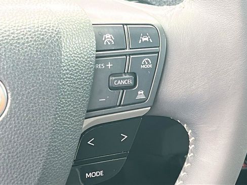 Used 2025 Toyota Camry SE w/ Convenience Package image 20