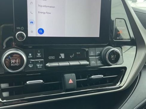 Used 2023 Toyota Highlander LE image 38