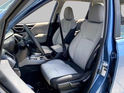 Used 2023 Subaru Forester AWD/4WD image 9