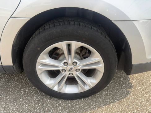 Used 2015 Ford Taurus SEL FWD image 26
