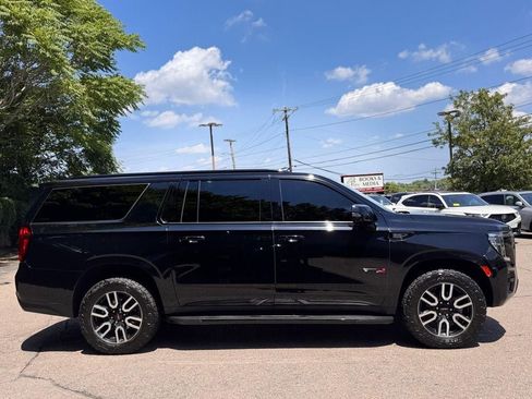 Used 2023 GMC Yukon XL AT4 w/ Technology Package AWD/4WD image 7
