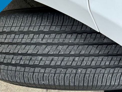 Used 2018 Chrysler Pacifica Touring Plus FWD image 11