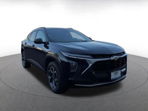 Used 2025 Chevrolet Trax LT image 3