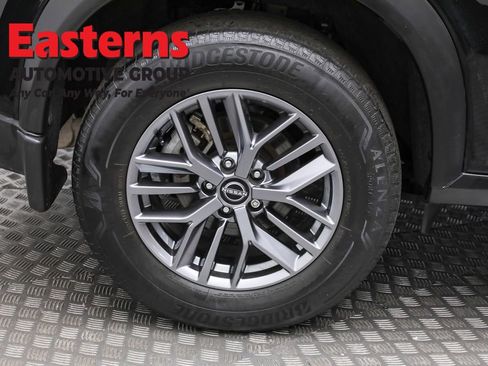 Used 2023 Nissan Rogue S image 31