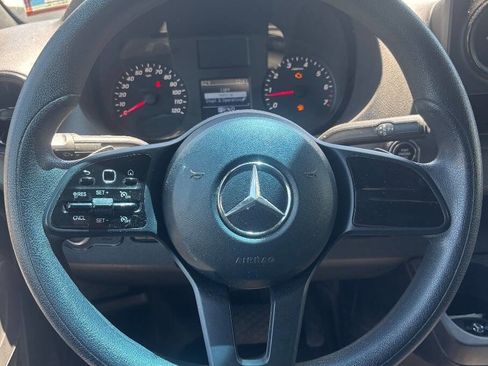 Used 2022 Mercedes-Benz Sprinter 2500 image 17